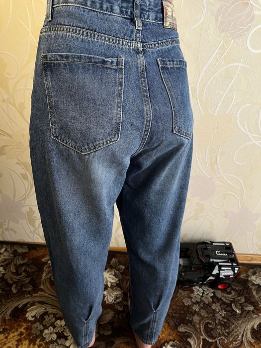 Джинси моми, балони сині