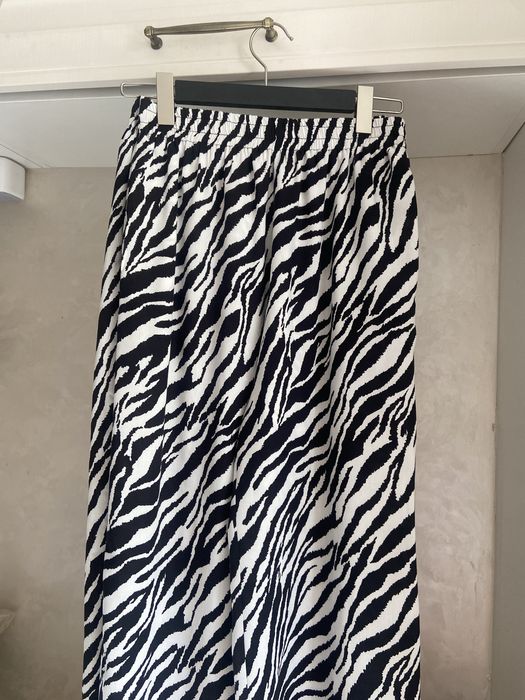 Костюм анімалістичний принт штані блуза в піжамному стилі