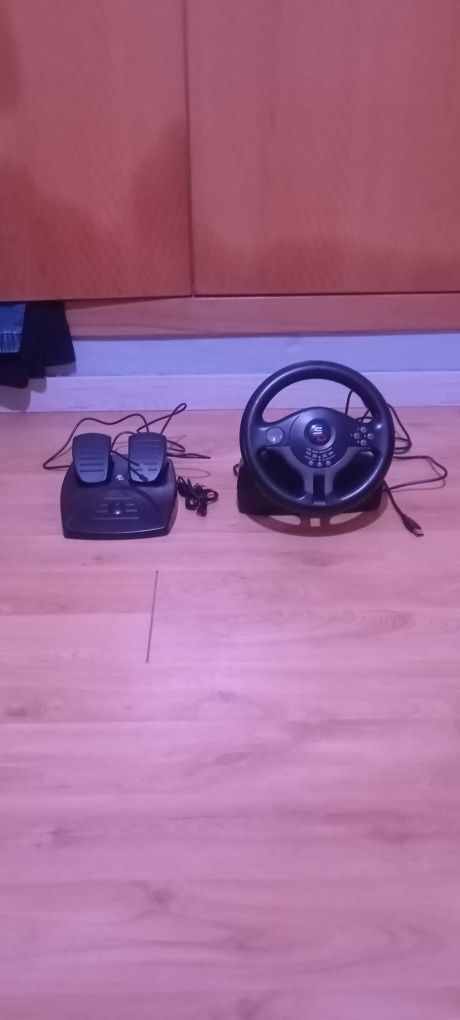 Volante e pedais