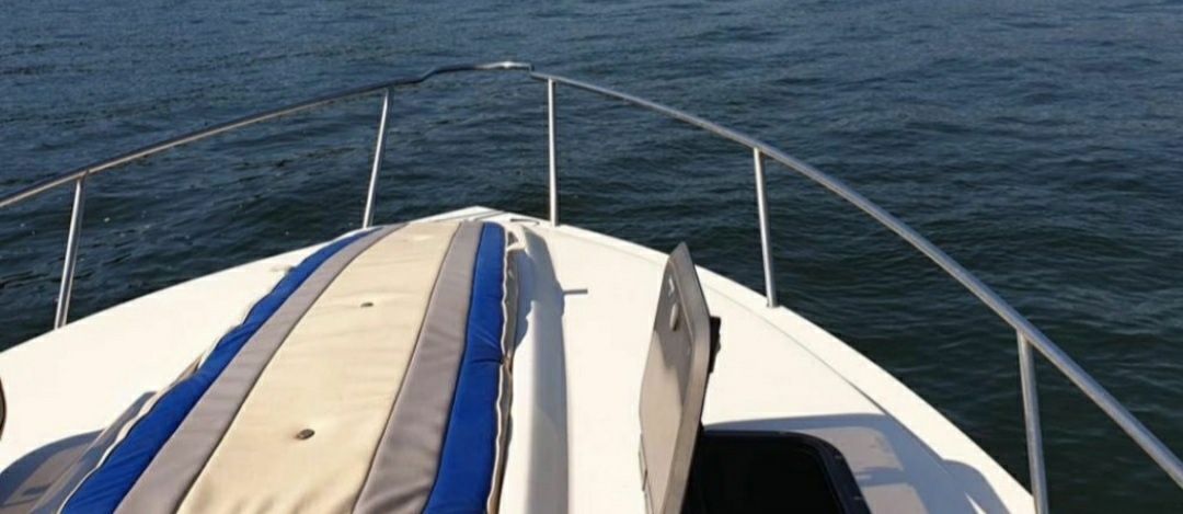 Barco cabinado 7,10m