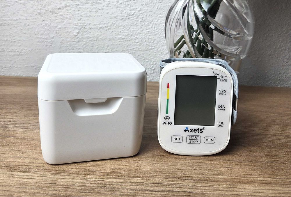 Cyfrowy ciśnieniomierz nadgarstkowy