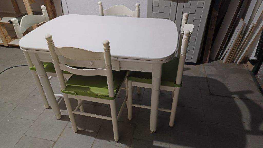 Mesa de cozinha branca + 4 cadeiras com almofadas