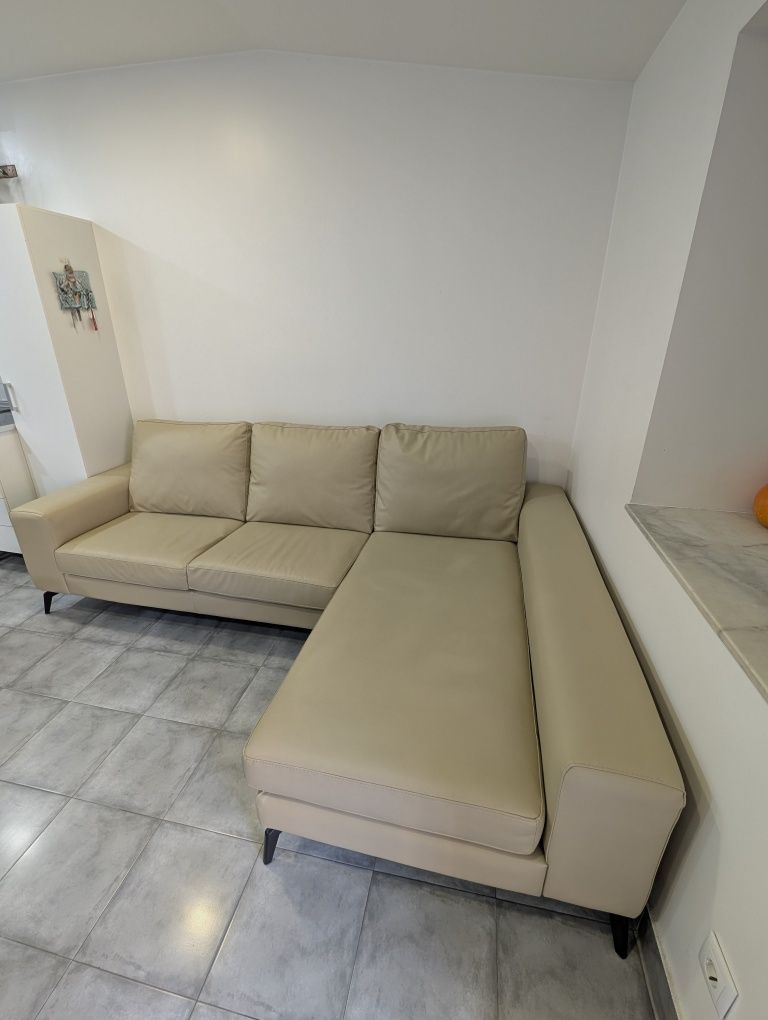 Sofá de canto bege 3 lugares com chaise ótimo estado!