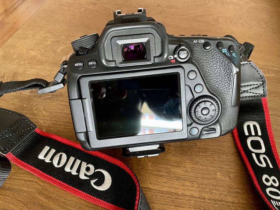 Canon EOS 80d com todos os acessórios