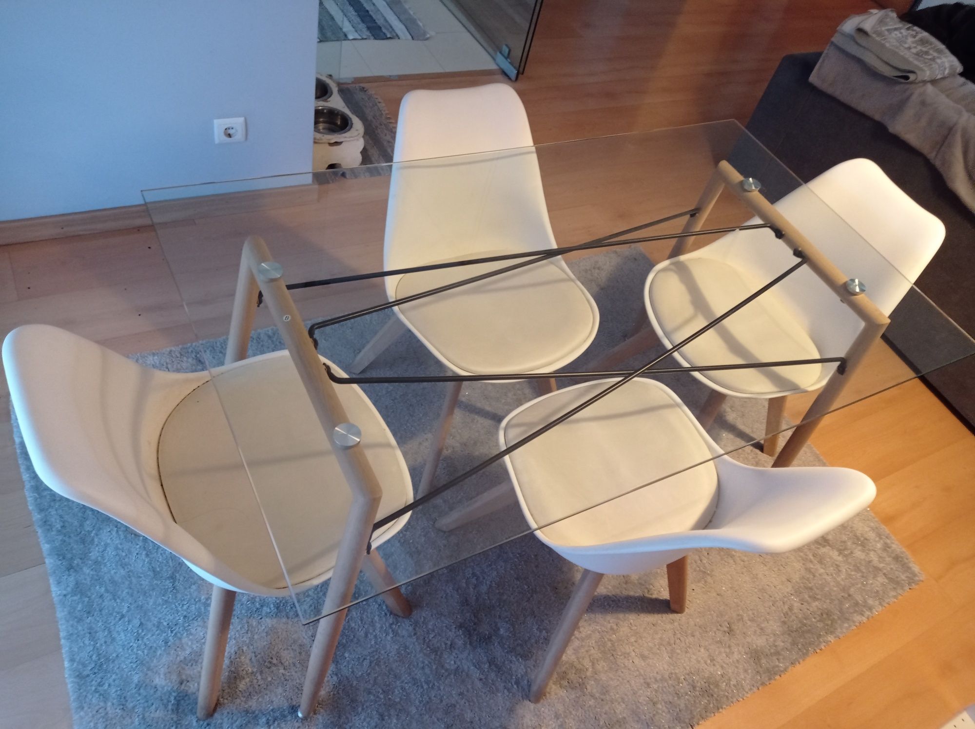 Conjunto Mesa de vidro e cadeiras