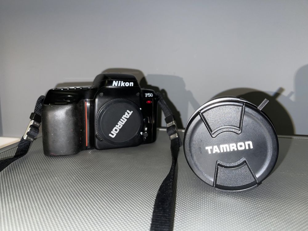 Aparat analogowy Nikon Tamron F50 komplet walizka obiektyw lampa Metz