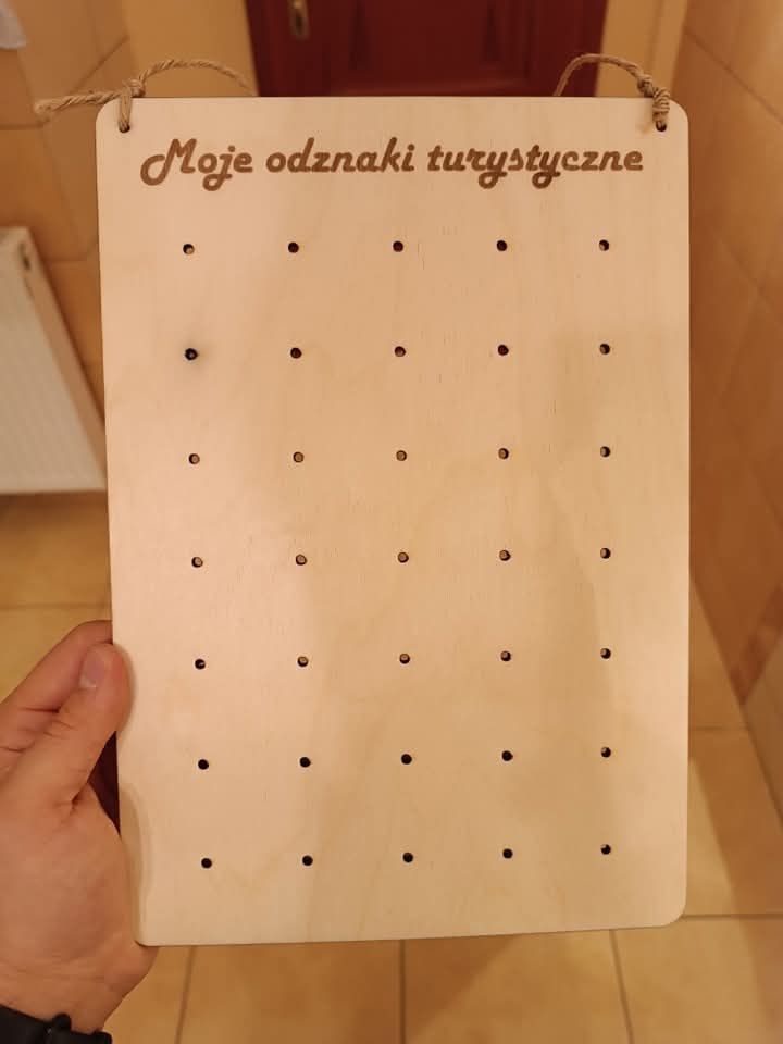 Tablica A4 na odznaki turystyczne górskie PTTK / KGP / OTP / DPG