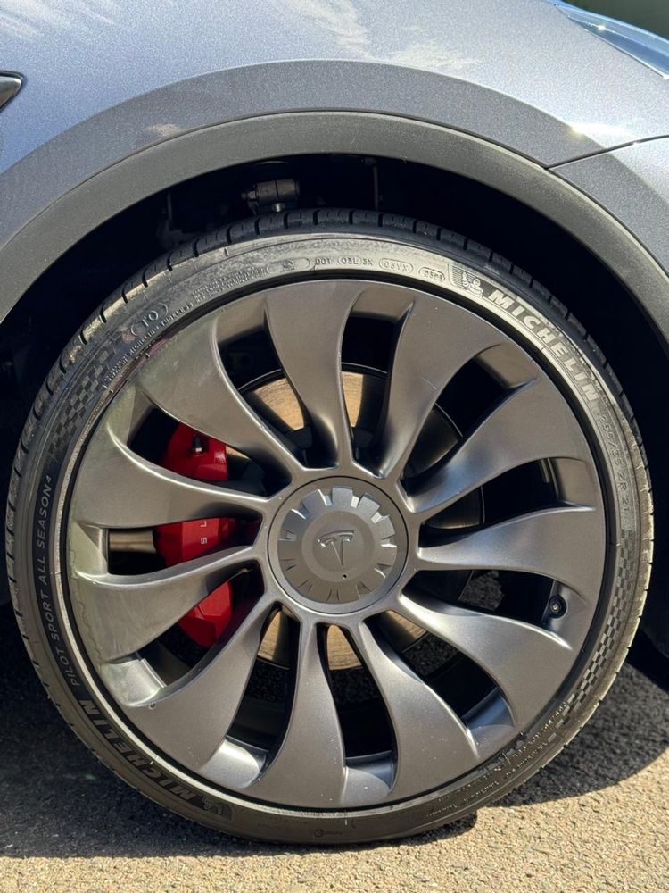 Tesla Y 2023 Perfomance
