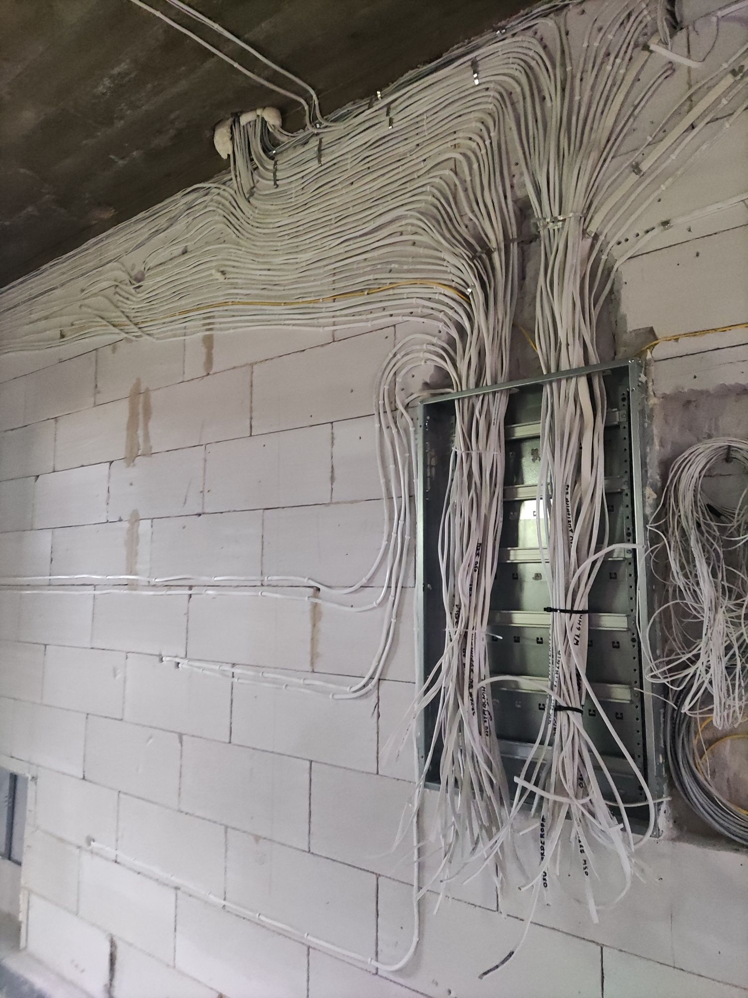 **Elektryk Awarie, naprawa starych instalacji, Całościowe Instalacje #