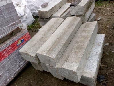 Kraweznik kamienne (granitowe)najazdowe