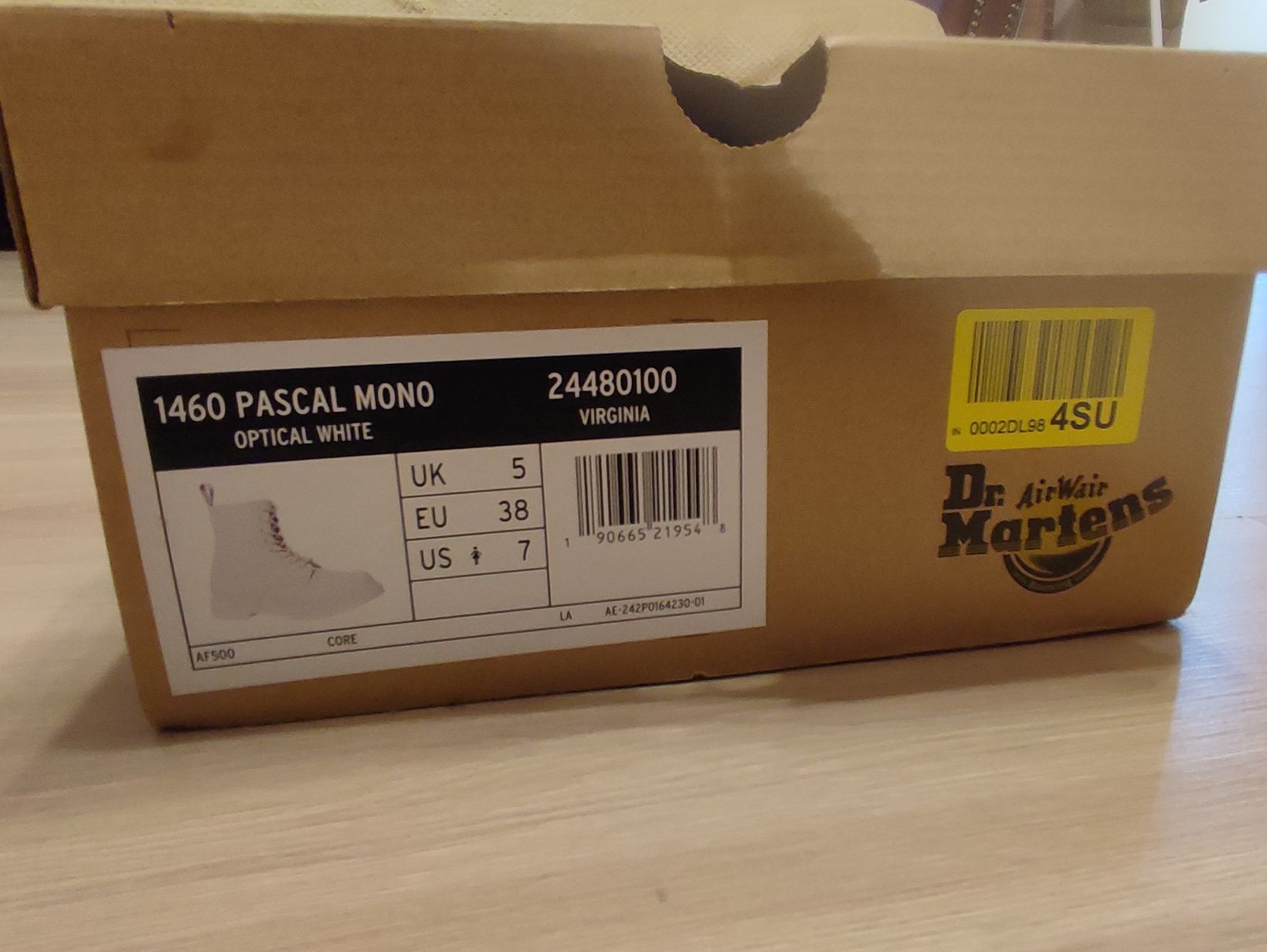 Białe botki Dr.Martens