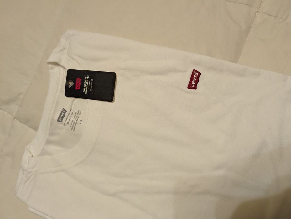 T-shirt Levis branca TAM L nova