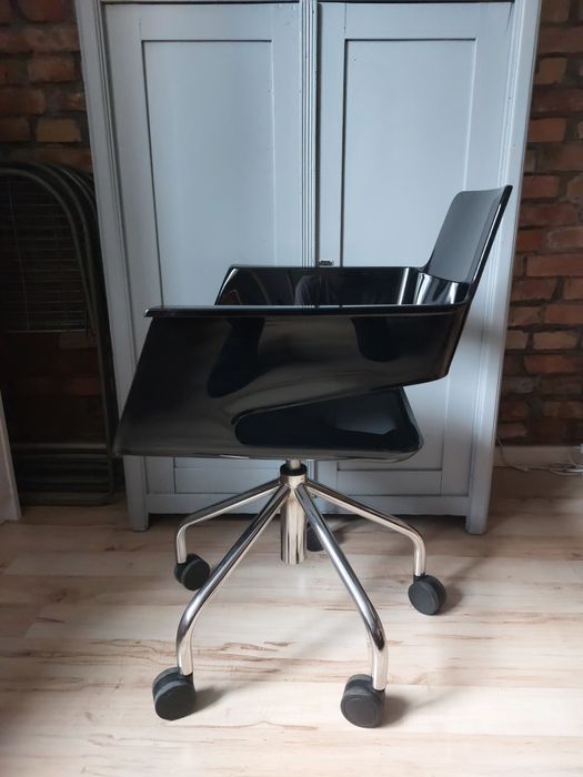 krzesło marki Arrmet model B32 włoskie super design biurowe obrotowe