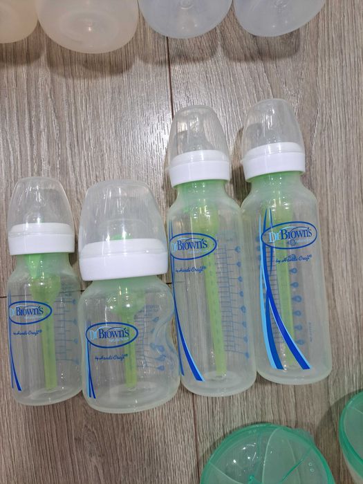 19 biberons/biberãos de várias marcas (Avent/Chicco/Dr. Browns)