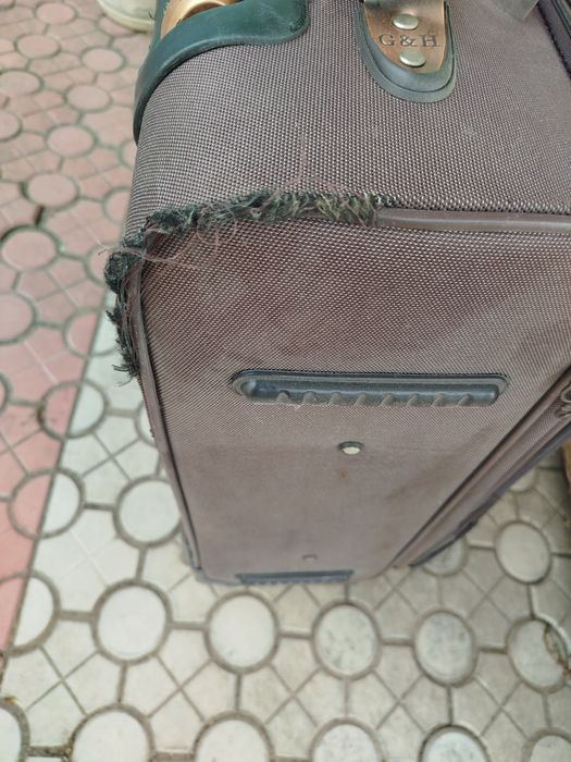 Чемодан дорожный