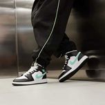 Оригінал! Кросівки Nike AIR JORDAN 1 MID (GS) DQ8423-103 EUR 38