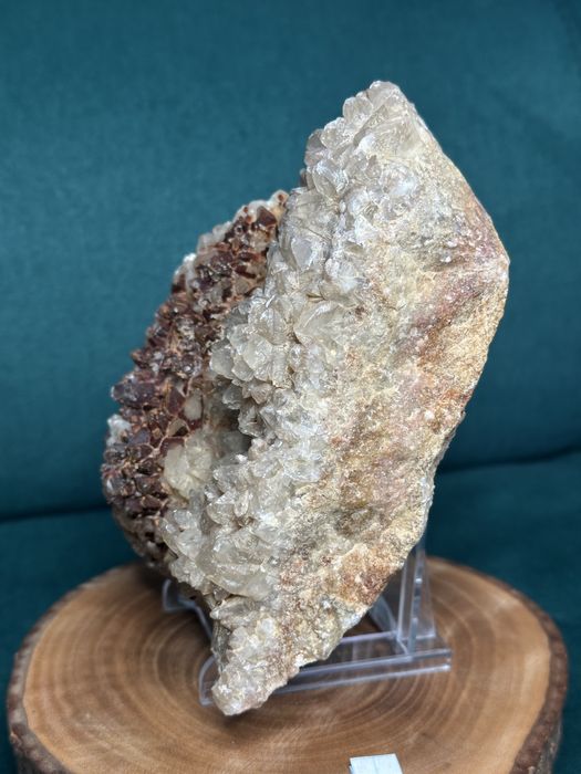 Kalcyt ‚Psie Kły” z hematytem - Maroko