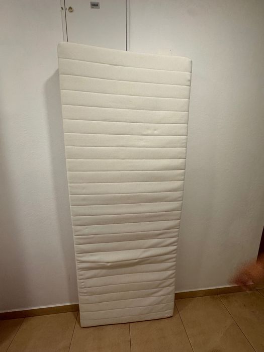 Cama solteiro ikea + colchão