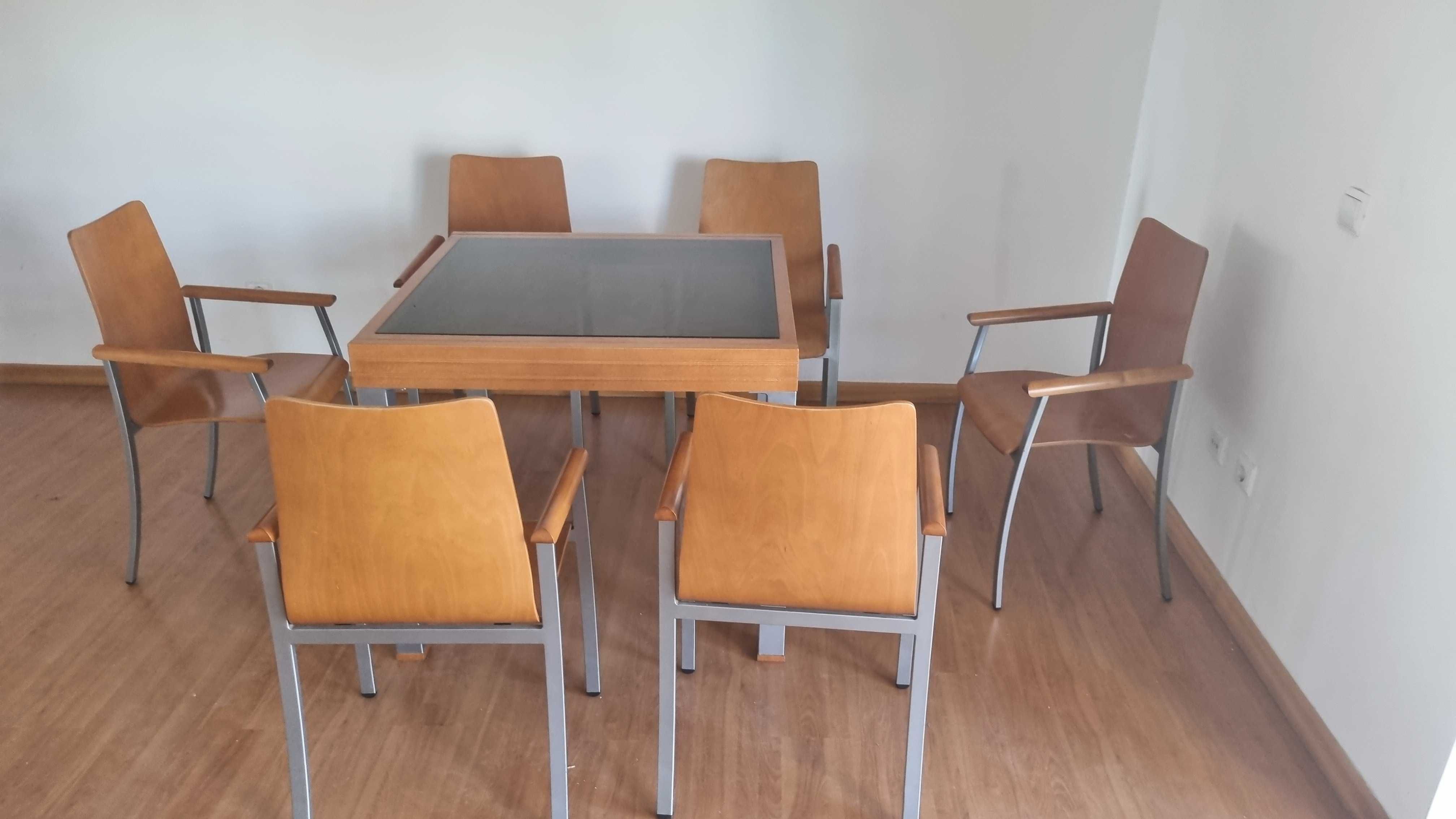 Mesa de vidro extensível + 6 cadeiras