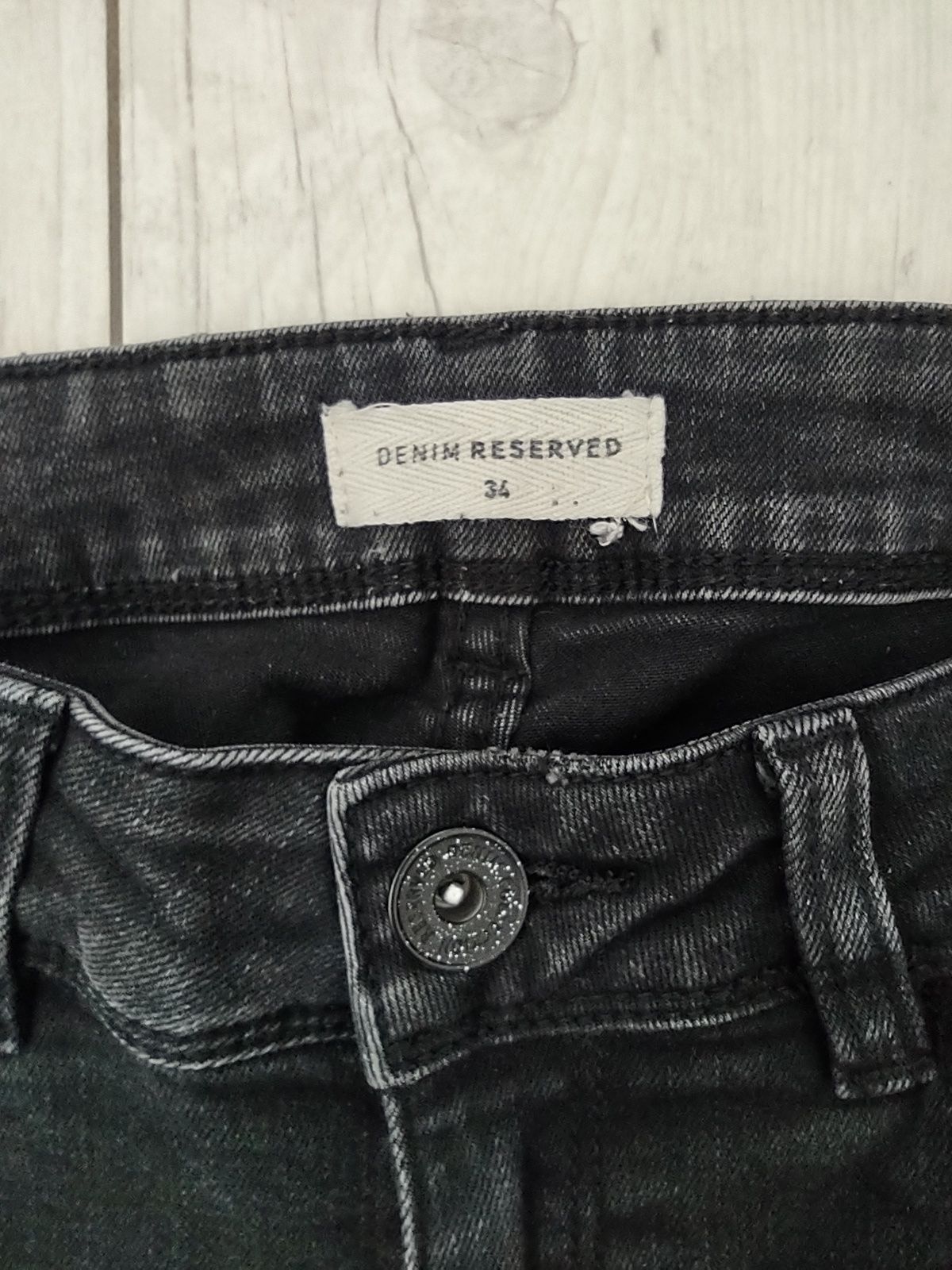 Czarne jeansy rurki skiny dopasowane retro denim vintage przetarcia S
