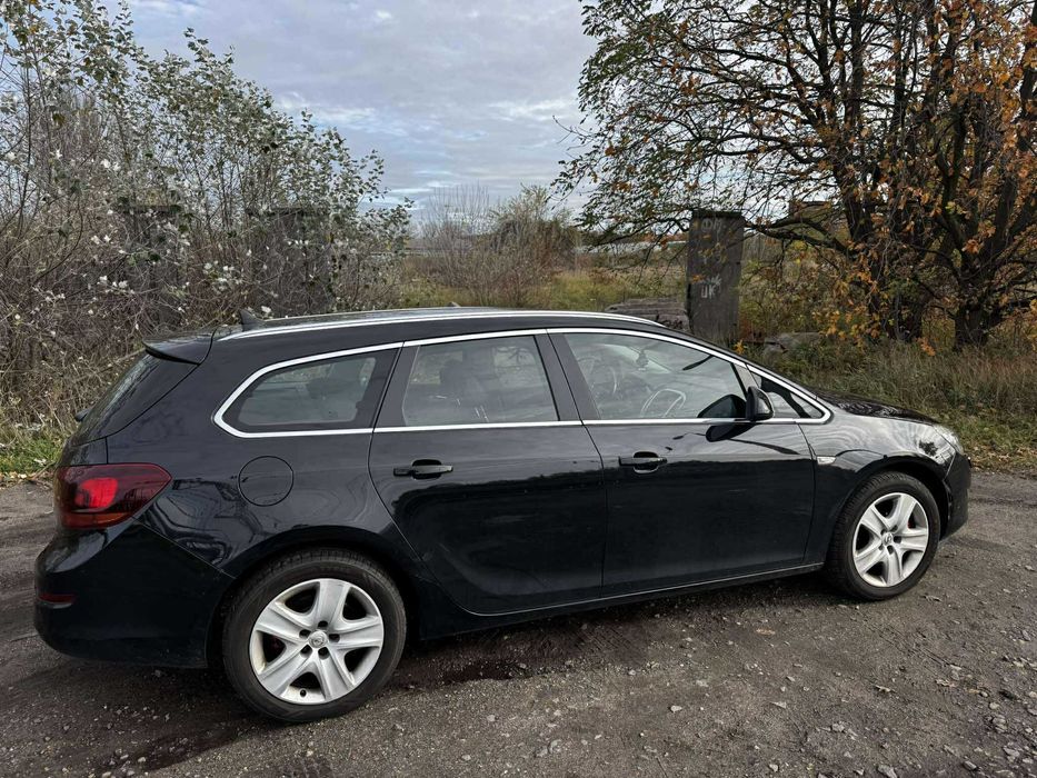 Opel Astra J 1.7cdti 125km 2011r