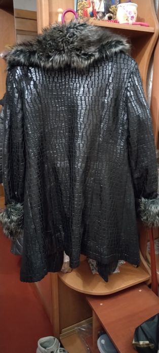 Полупольто с искусственным мехом 50 р