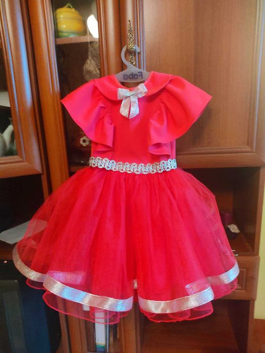 Святкова сукня платтячко цукерки на дівчинку 4-5 років
