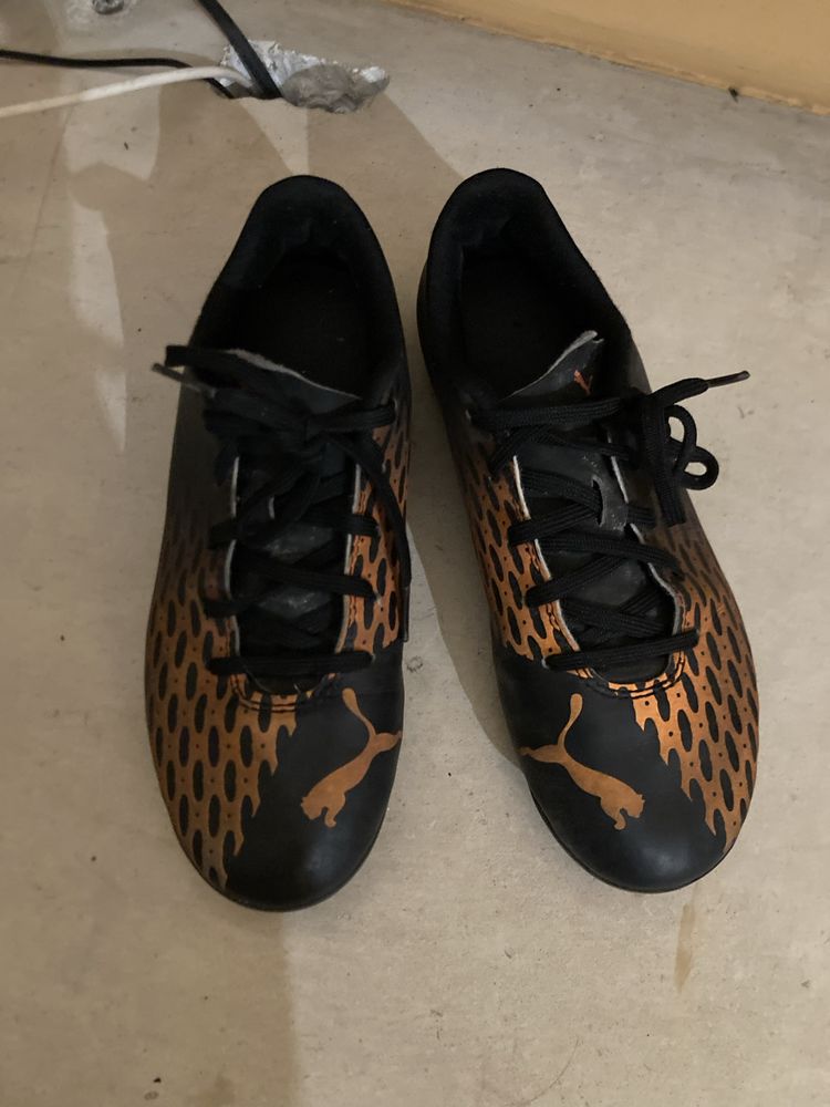 Tenis de futebol da Puma como novos n 37