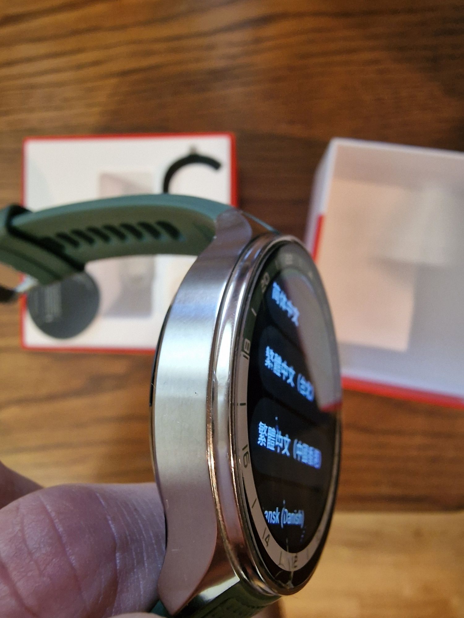 OnePlus Watch 2R w kolorze zielonym