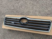 решетка радиатора Toyota Avensis 03-06 решітка гриль авенсіс