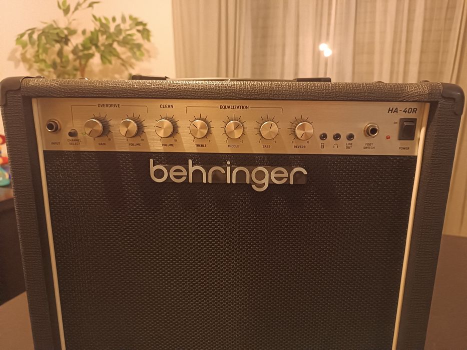 Amplificador Behringer HA 40R - Excelente Estado + Footswitch FS-1