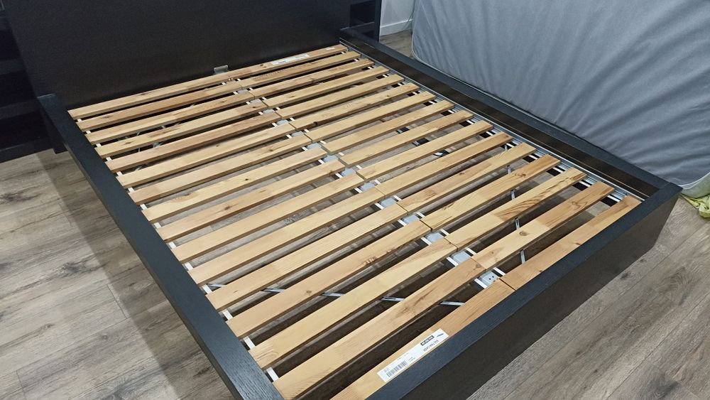 Cama de casal IKEA Malm 160x200 com colchão e cabeceira