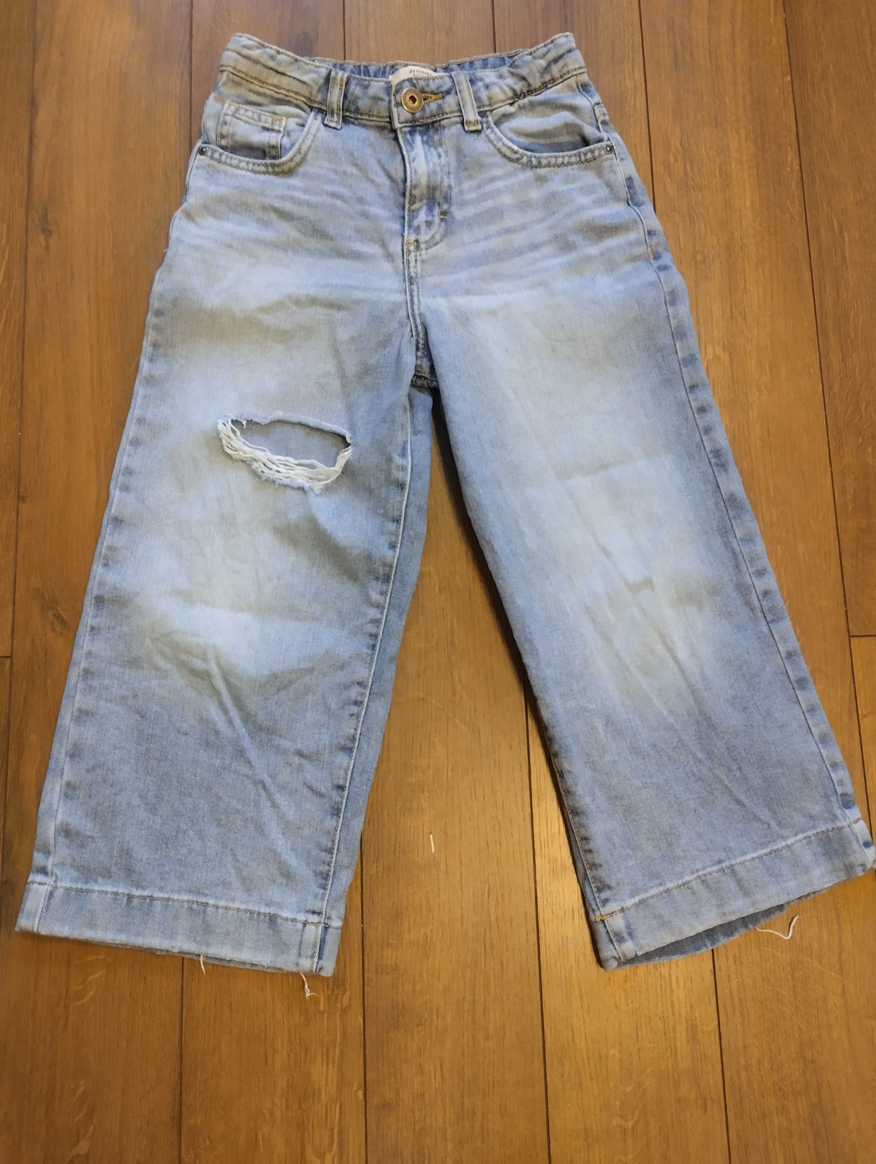 2 pary jasnych jeansow dla dziewczyny, Reserved and Shein, 8-9 lat