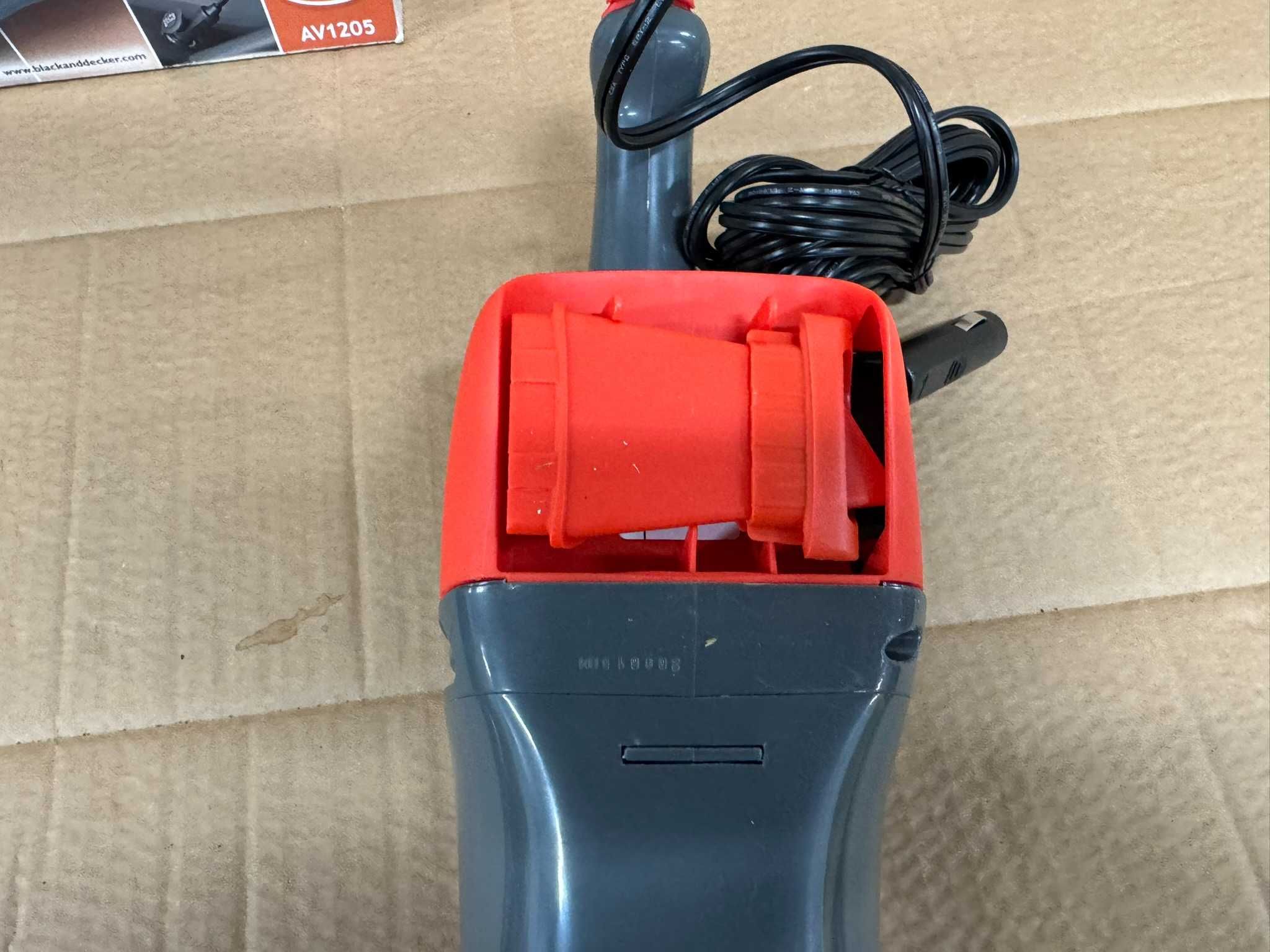 Odkurzacz samochodowy Black&Decker AV1205