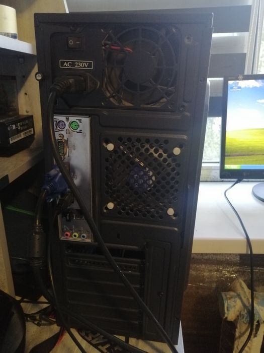 Настольный ПК с монитором