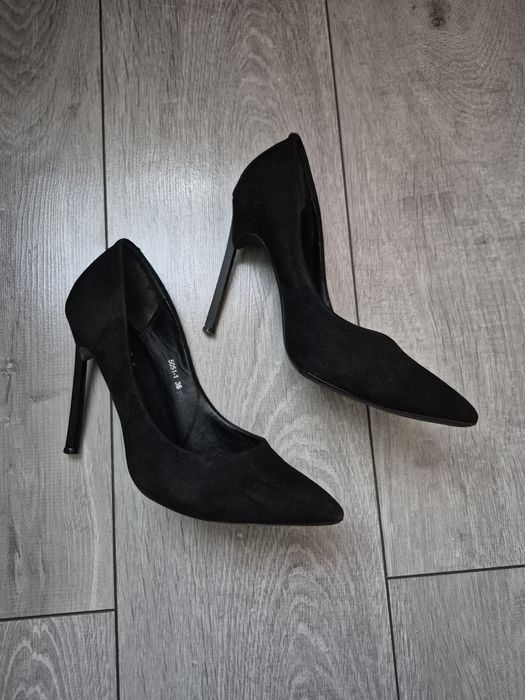 Елегантні туфлі човники