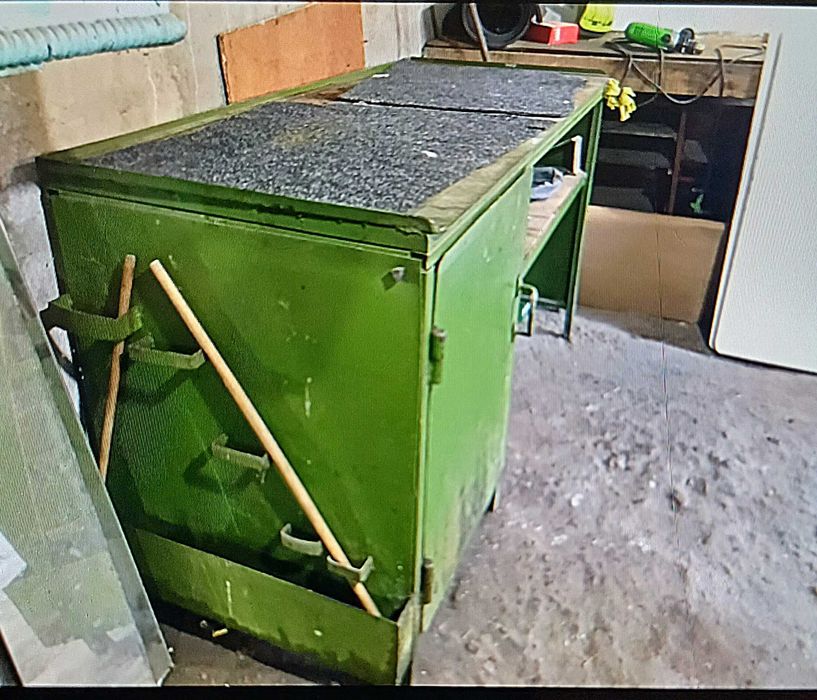 Продам стіл повністю з металу, гарно підійде для малярки та іншого