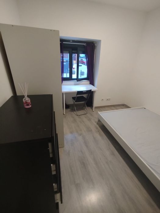 Quarto casal/solteiro para arrendamento
