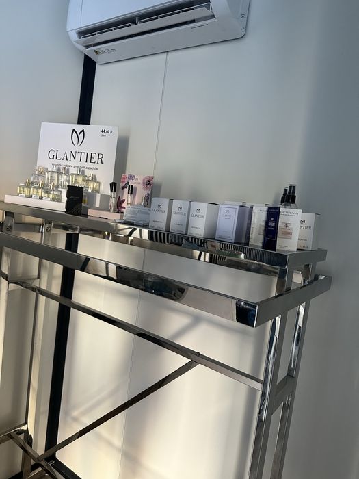 Stojak Glamour na ubrania srebrno czarny