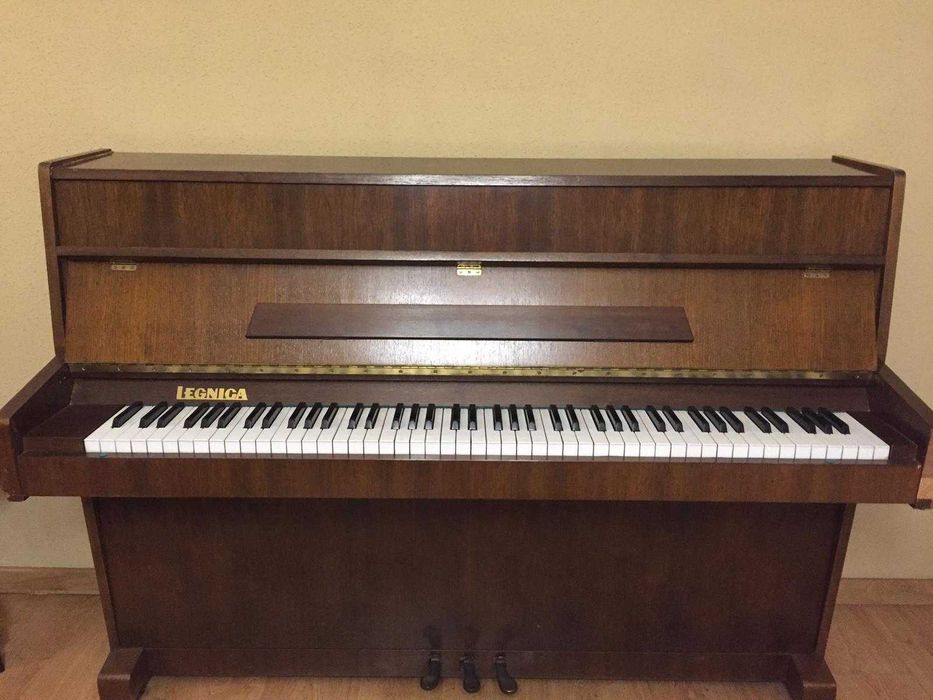 pianino LEGNICA stan dobry