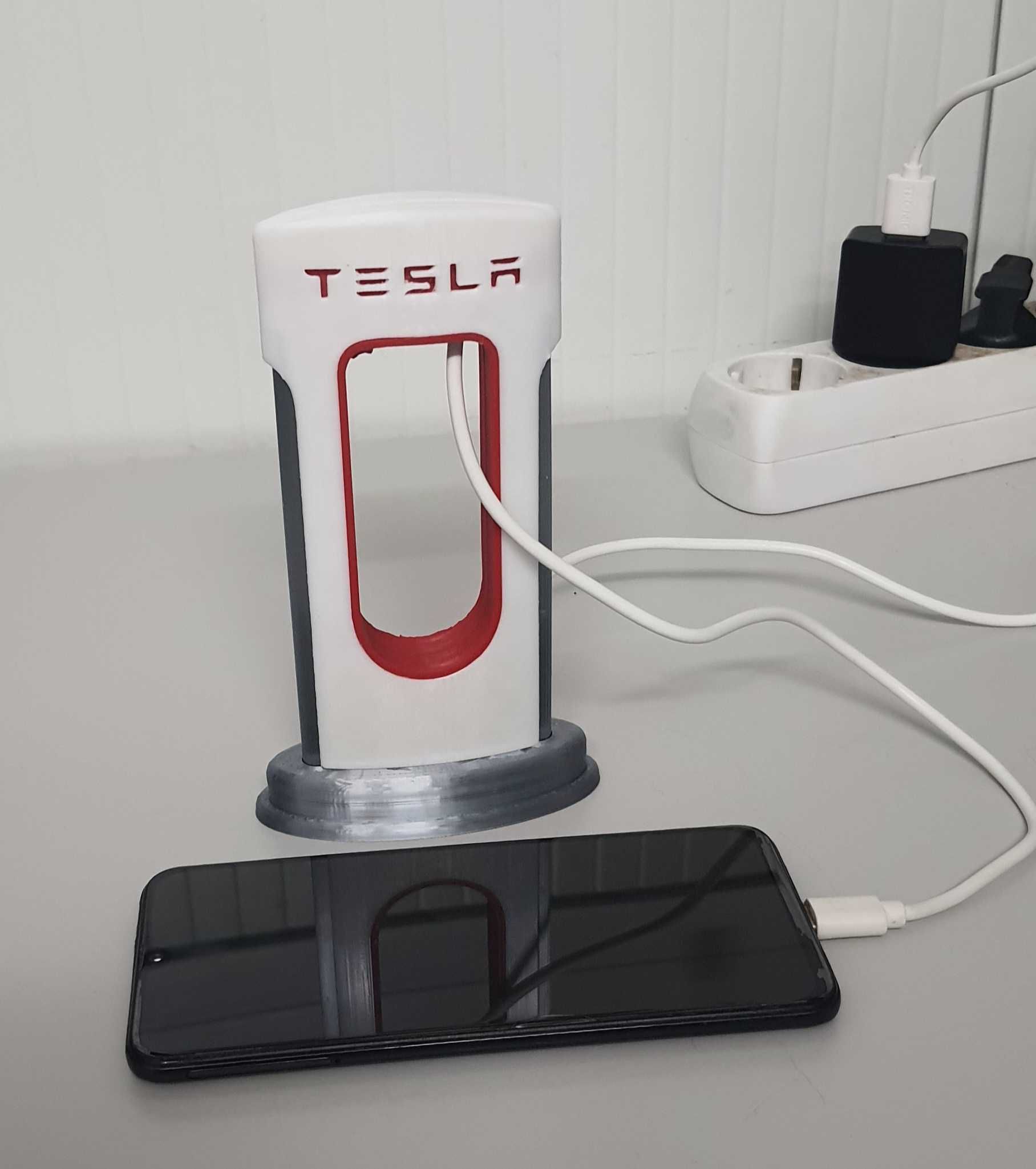 Tesla (carregador para telemóvel)