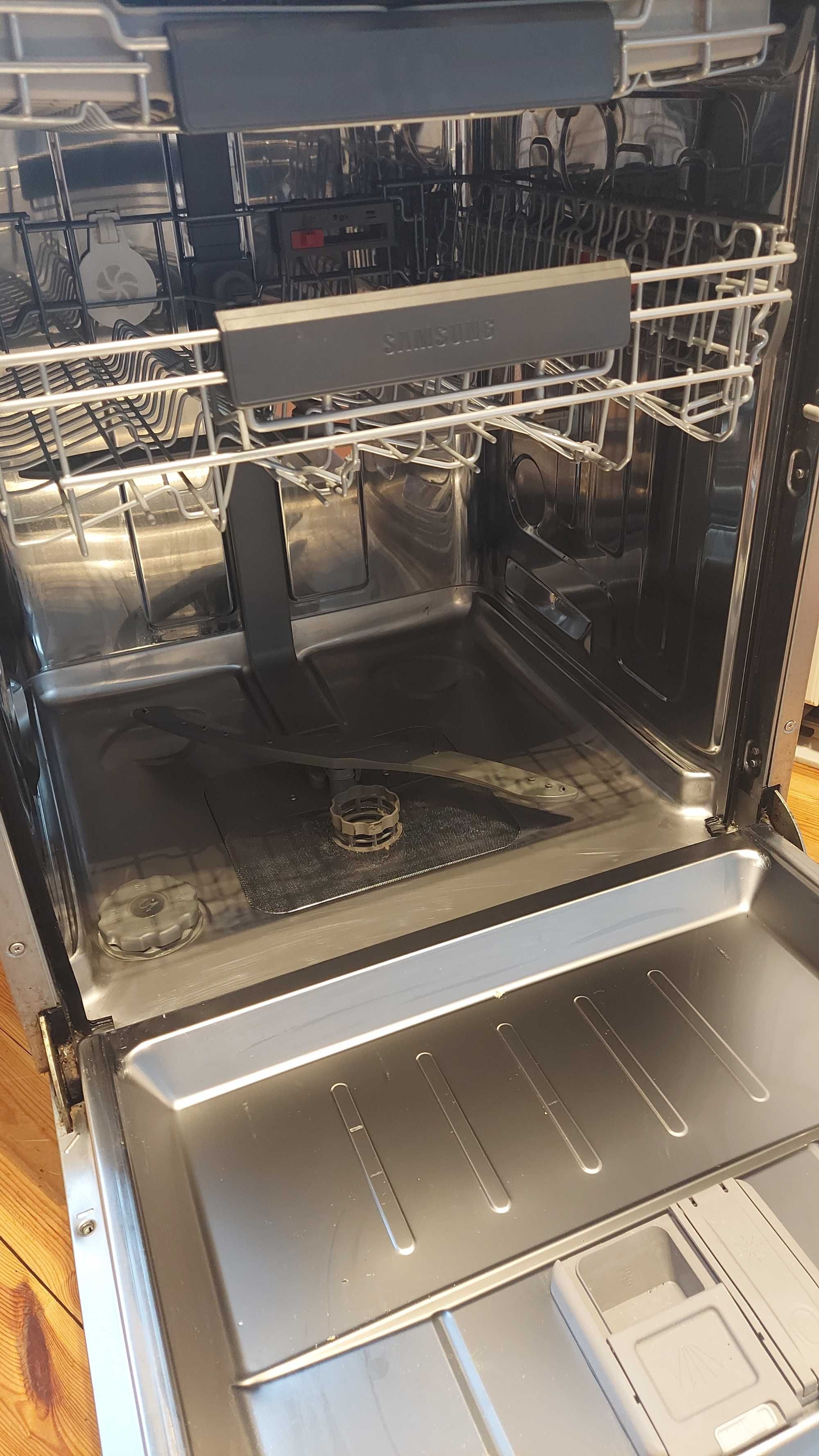 Zmywarka SAMSUNG DW60A6090BB do zabudowy 60 Uszkodzona uszczelka dolna