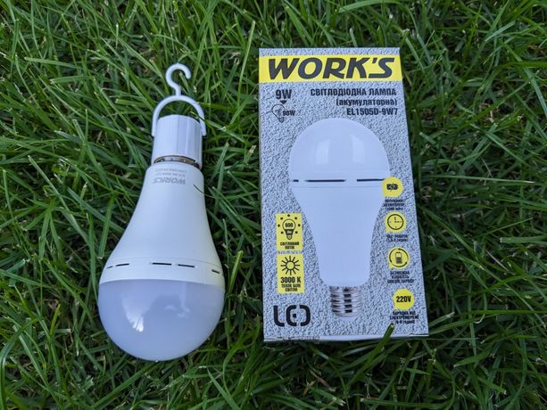 Led акумуляторна лампочка 9w + гачок