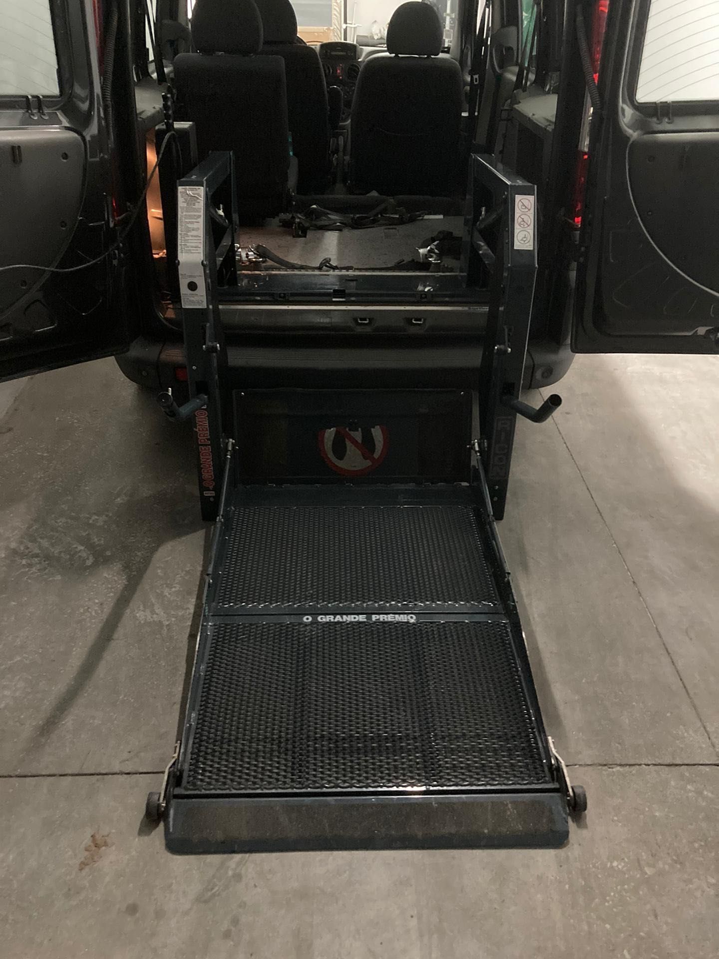 Fiat doblo adaptada para cadeira de rodas