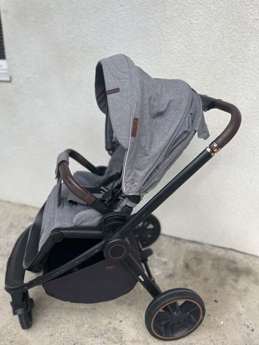 Прогулянкова коляска Carello Epica