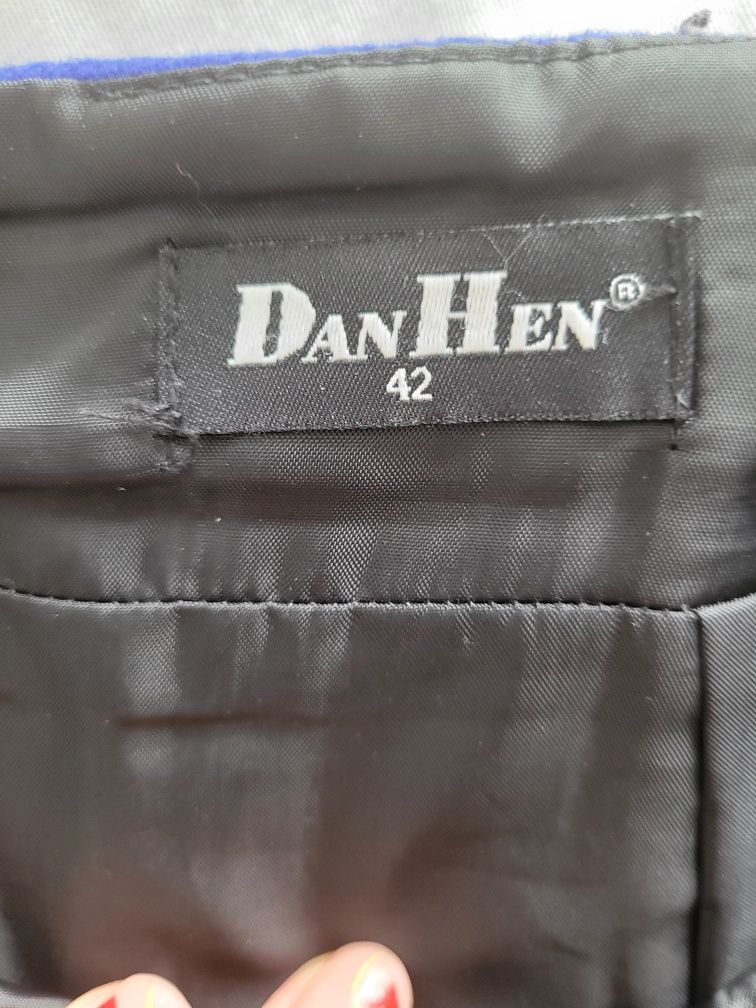 Piękna wełniana spódnica firmy DanHen rozm 42