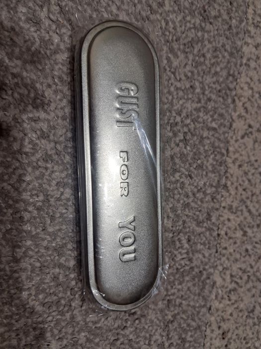 Metalowe opakowanie, piórnik