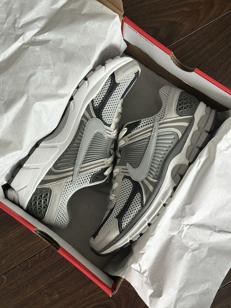 Оригінальні Кросівки Nike Air Zoom Vomero 5 Light Iron Ore Найк зум