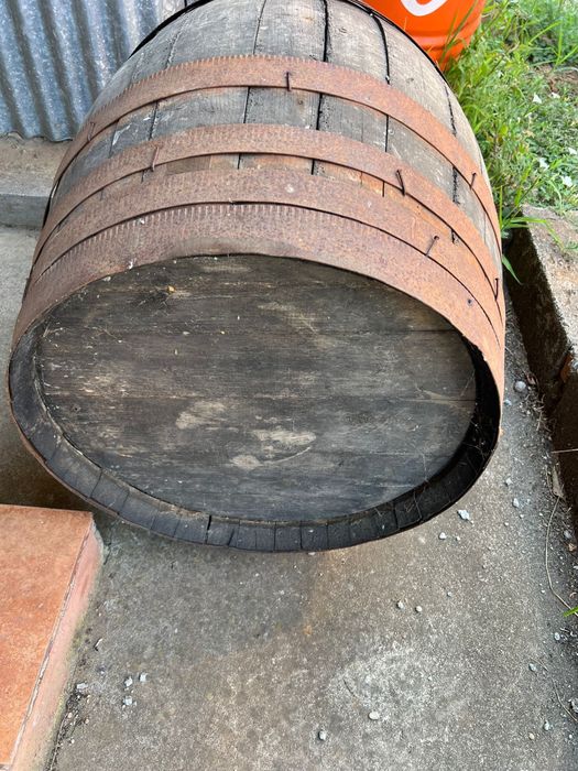 Pipo de vinho em madeira