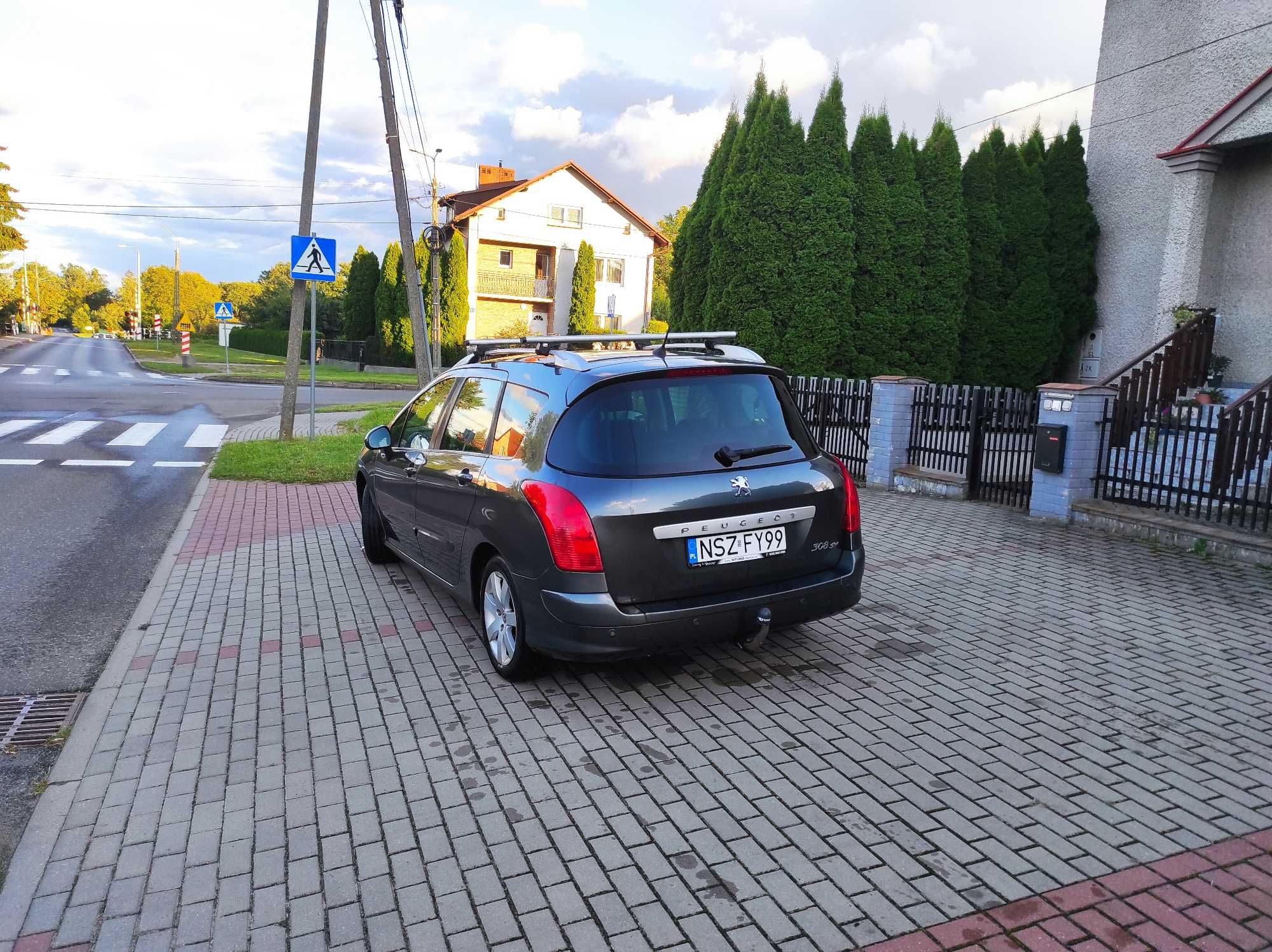 Peugeot 308 SW hak relingi instalacja gazowa